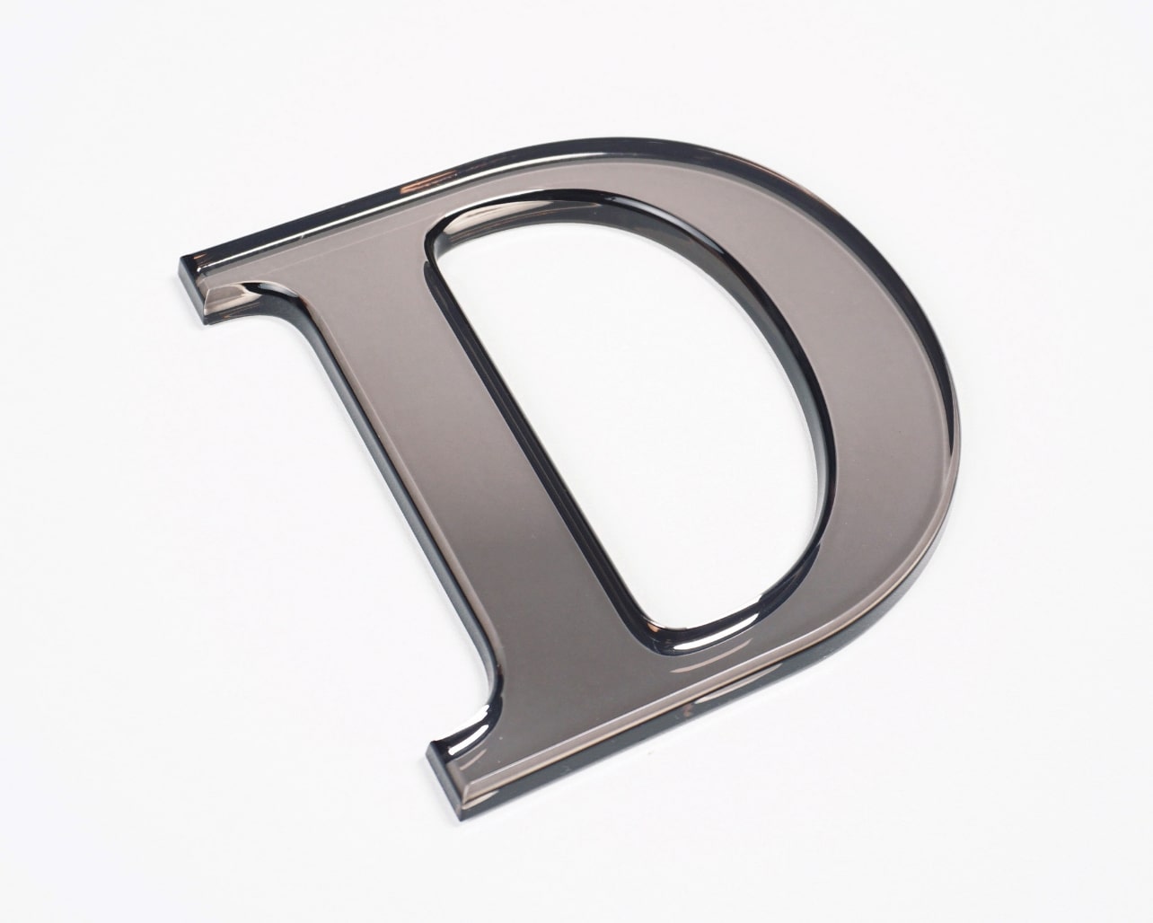 Type: Crystal Letter 5mm Thick / 2mm Round + Semi-Straight Cut Finish: Smoke Mirror