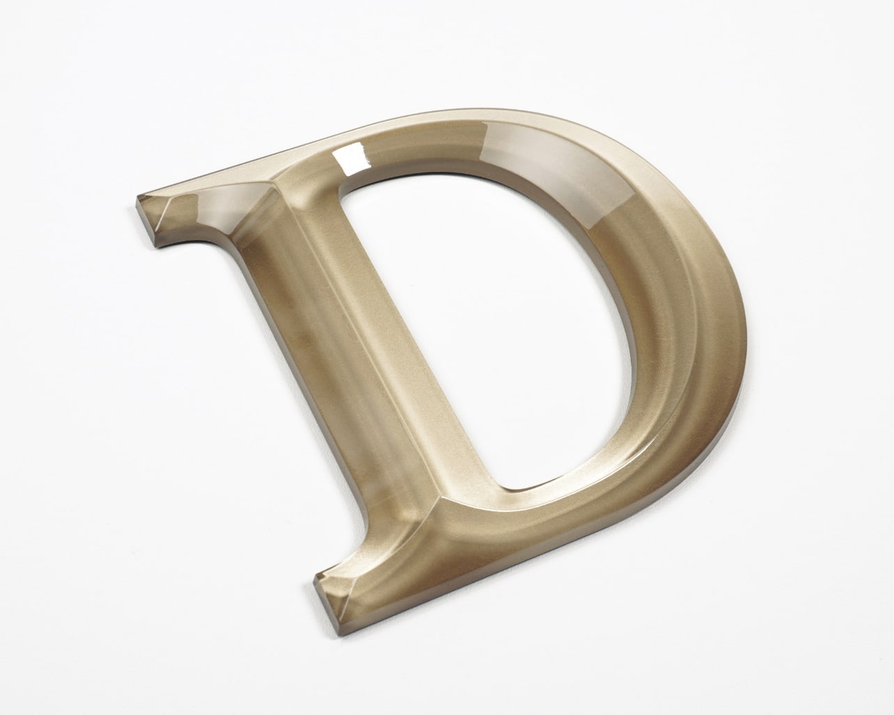 Type: Crystal Letter 10mm Thick / Semi-Prismatic Cut Finish: Scued Gold on Rear Side