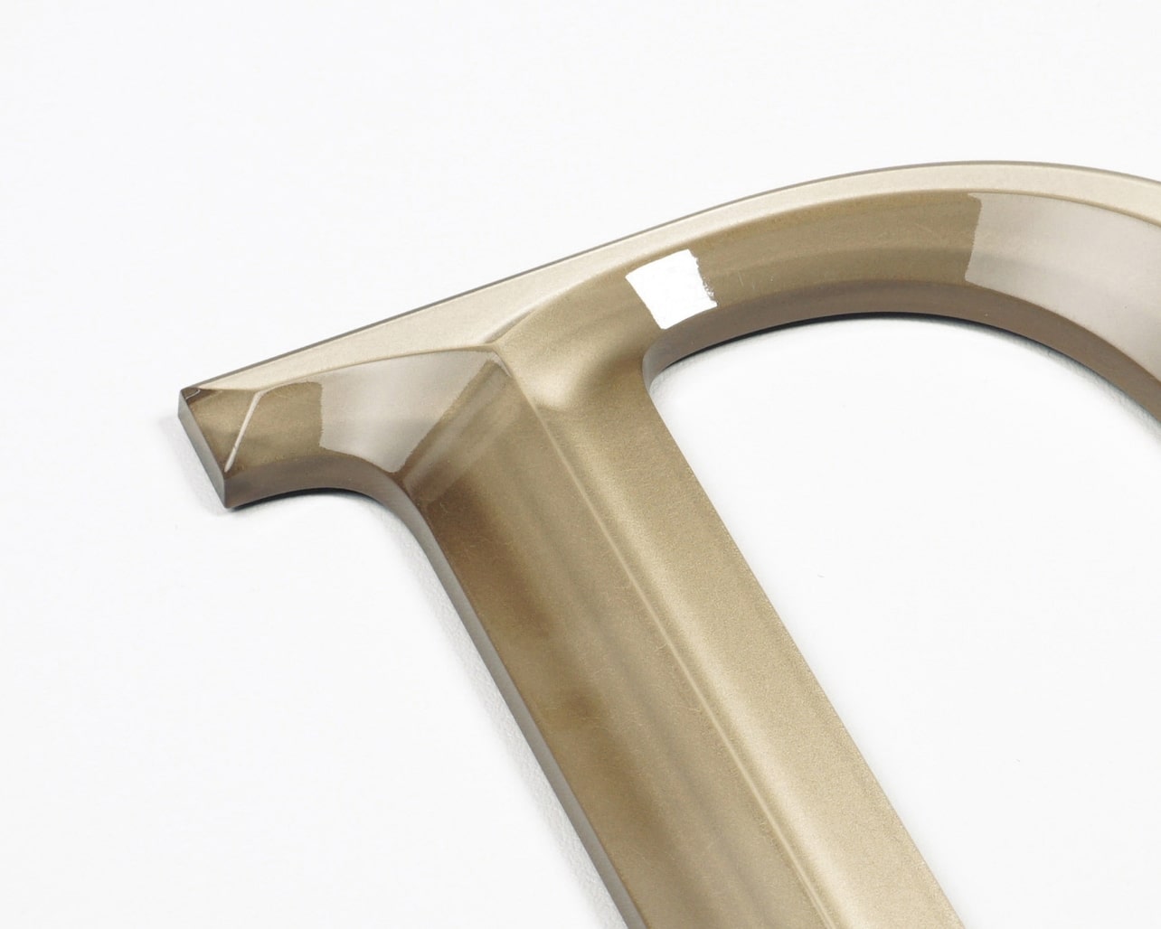 Type: Crystal Letter 10mm Thick / Semi-Prismatic Cut Finish: Scued Gold on Rear Side