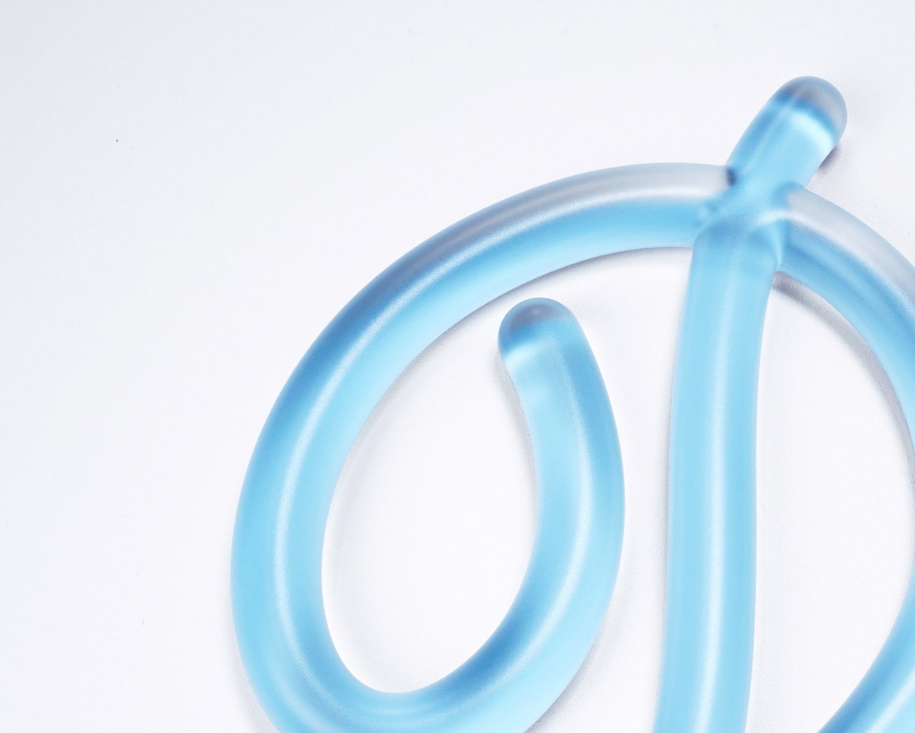Type: Crystal Letter 8mm dia. (approx. 7mm Thick) / Tube Finish: Light Blue Painted on Rear Side