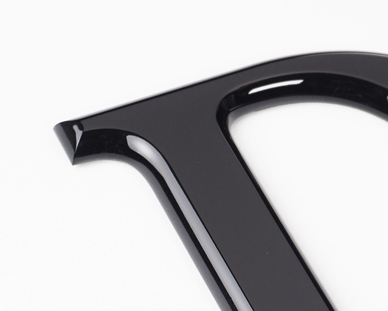 Type: D-Letter 5mm Thick / R-Direct Cut Finish: Black Gloss Painted