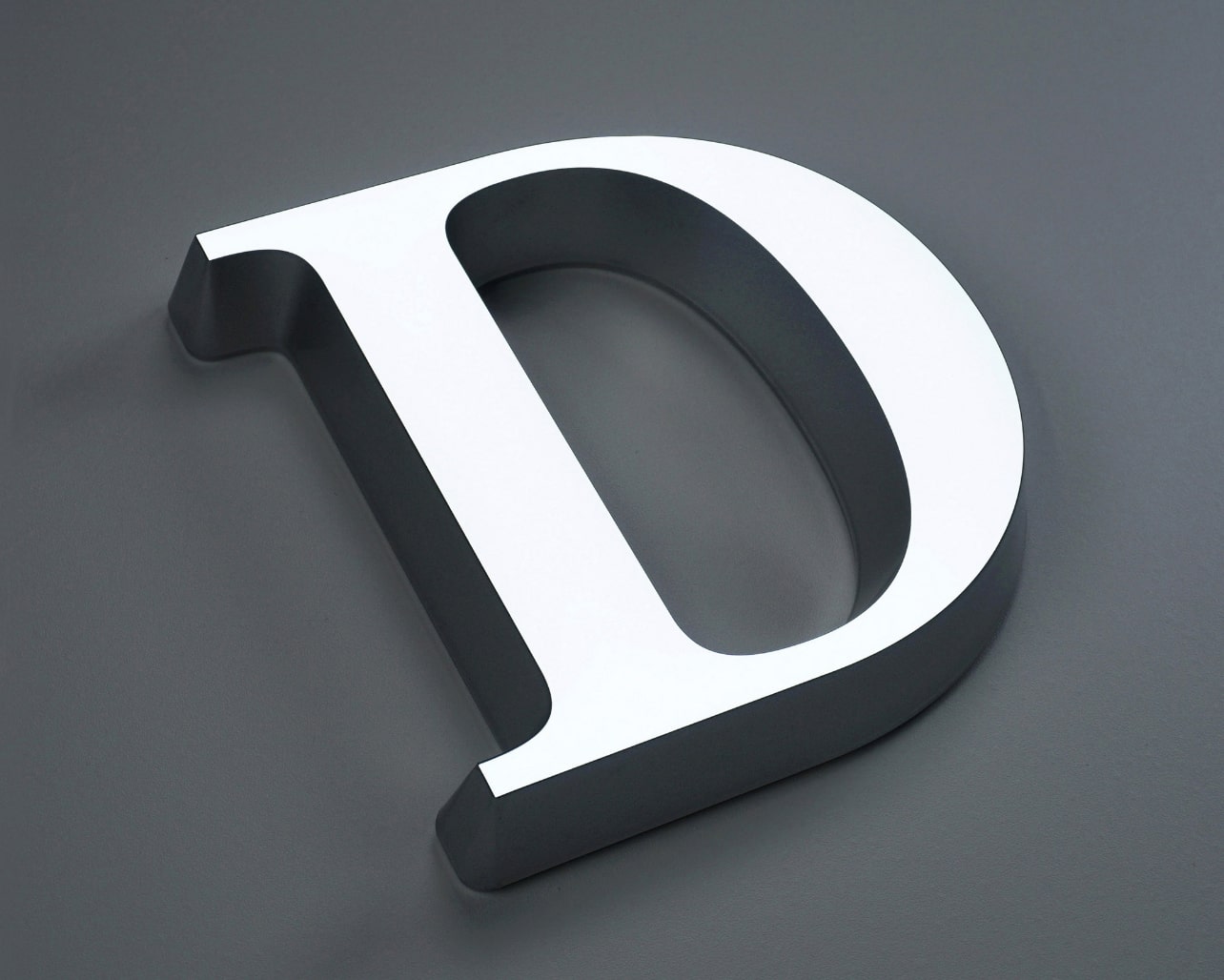 Body: Special Luminance Resin 20mm Thick/ Bevel Cut Sparkle Silver Painted sides Light Source: SMD-LED Natural White