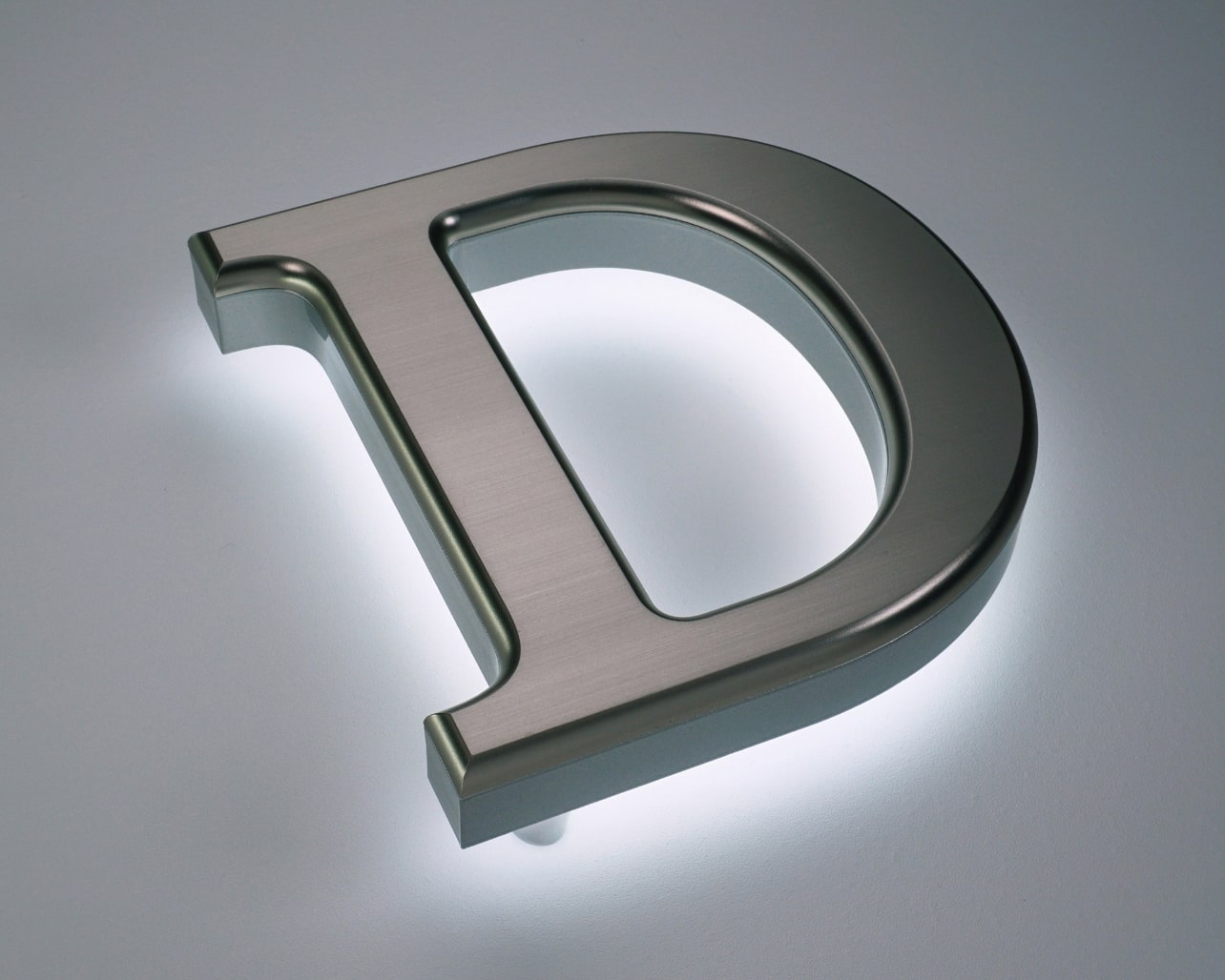 Surface: Taff Lite 5mm Thick R-direct Cut Brushed Nickel Body: Special Luminance Resin 15mm Thick / Sparkle Silver Painted Sides Light Source: SMD-LED Natural White