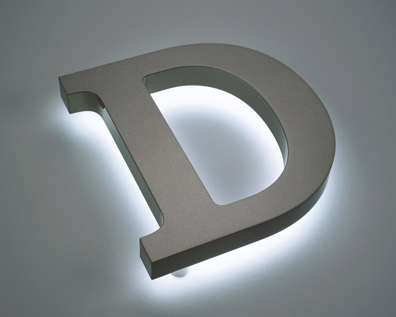 Body: Acrylic 15mm Thick / Straight Cut Platinum Silver Painted Light Source: SMD-LED Natural White
