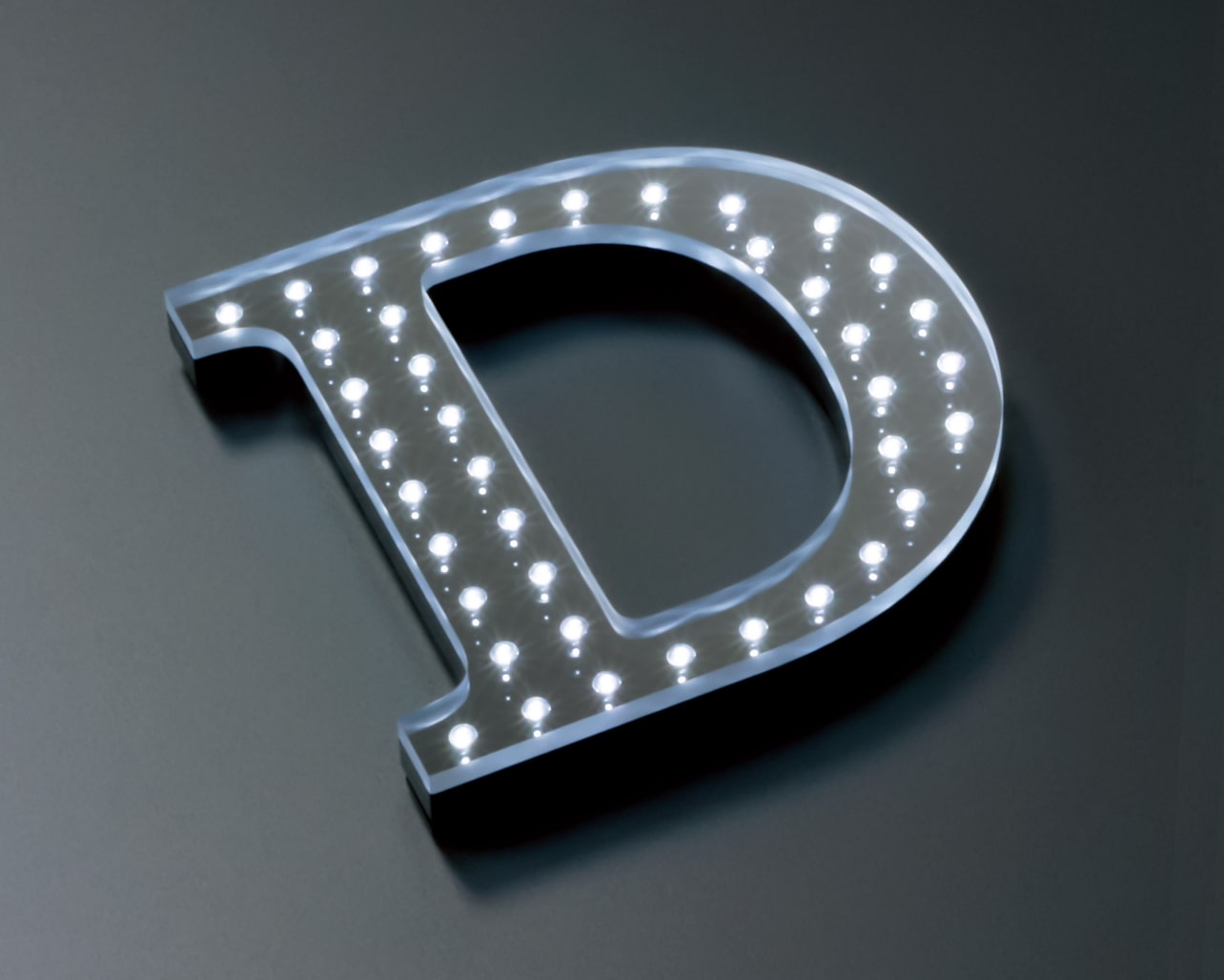 Body: Hard Acrylic Mirror 5mm Thick Diffused Lighting Effect on Sides + Acrylic 8mm Thick Black Painted Light Source: SMD-LED Natural White