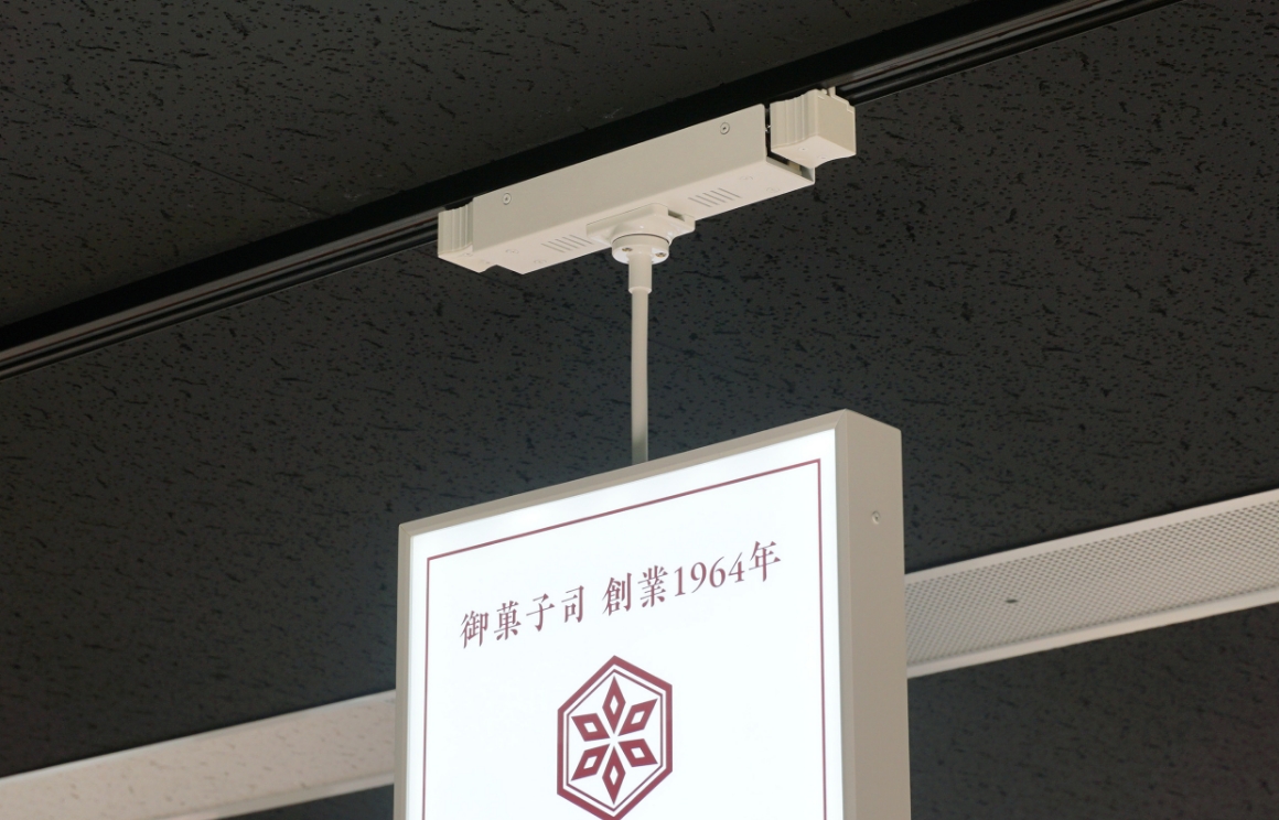 電源とパネルが一体になっているので、取付けがスムーズ！