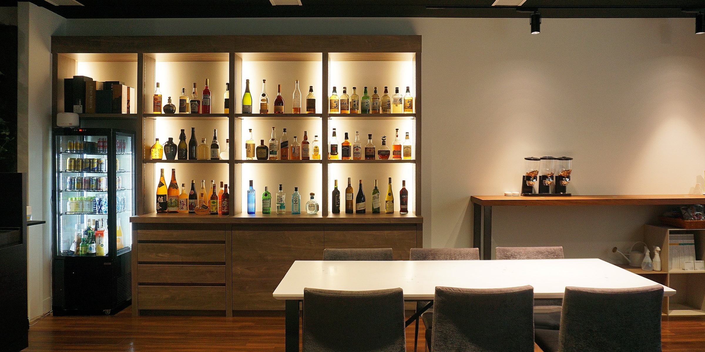 仕事終わりのコミュニケーションの場「DAIKAN BAR」